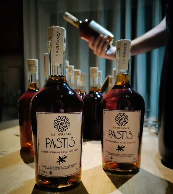 Whisky La Durance lance son Pastis bio style 1920